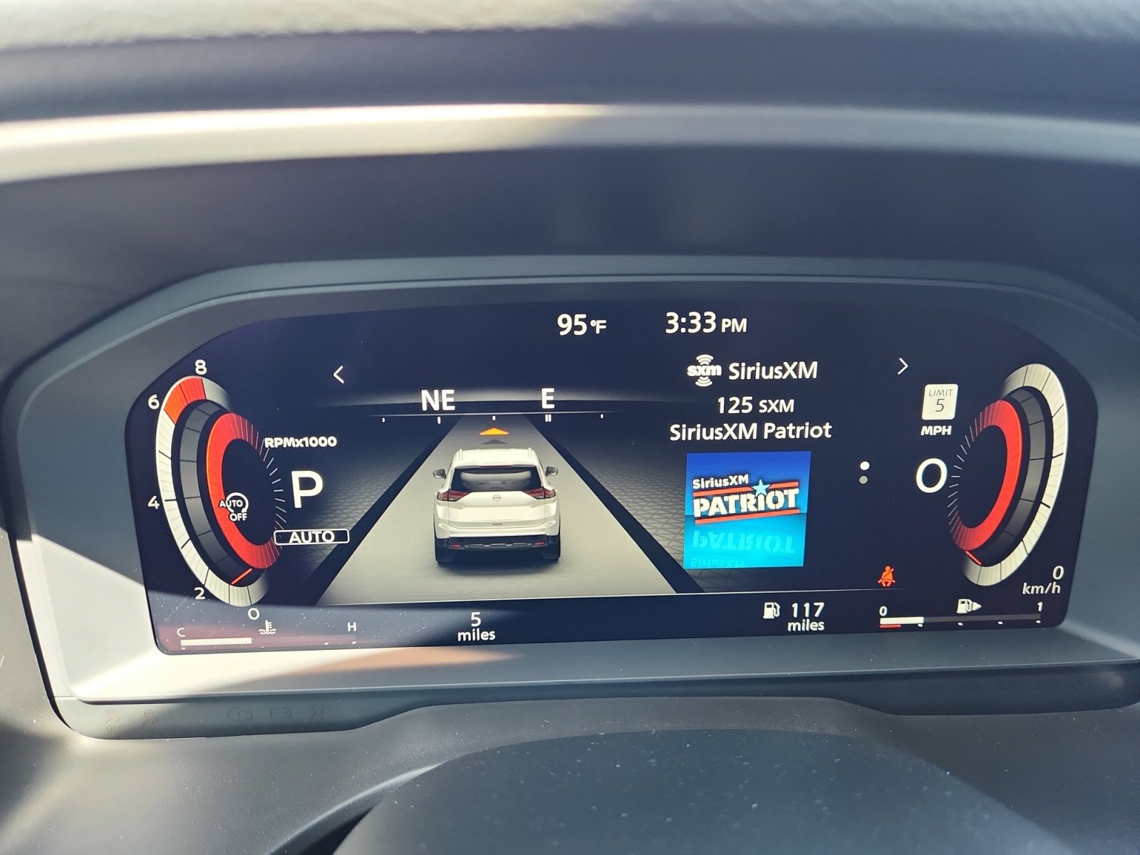 2025 Nissan Rogue Platinum photo 18