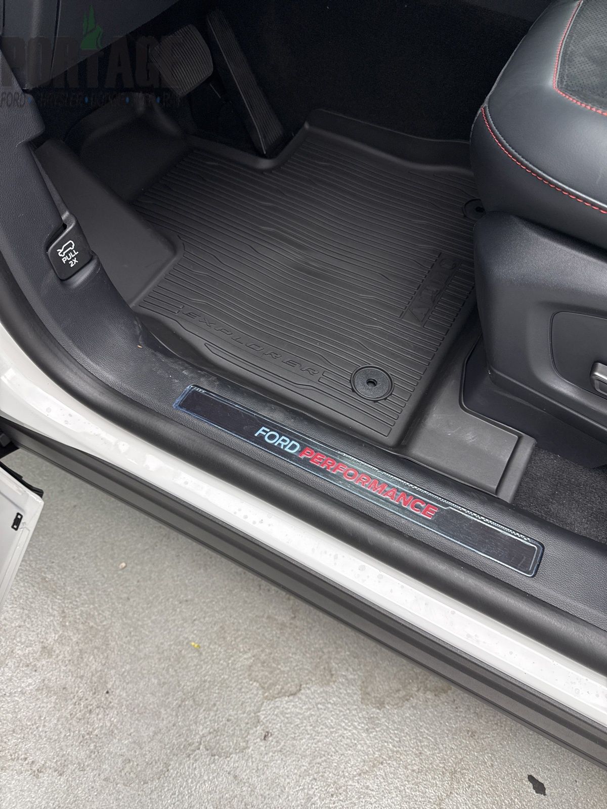 2025 Ford Explorer ST photo 15