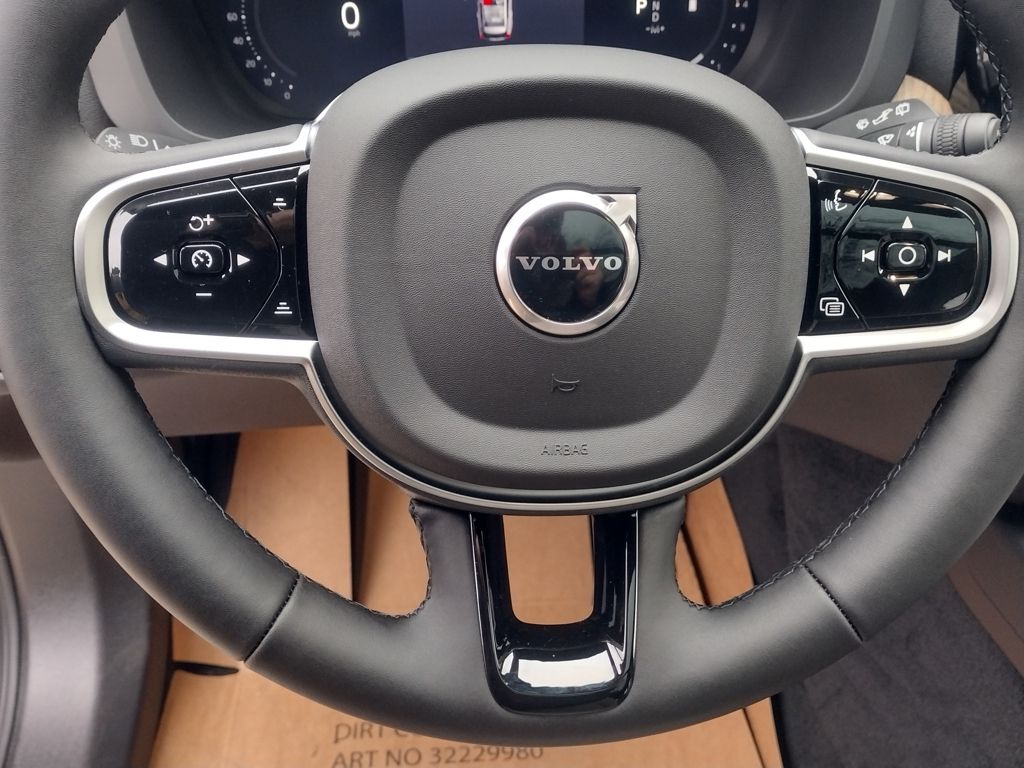 2026 VOLVO XC60 - Image 11