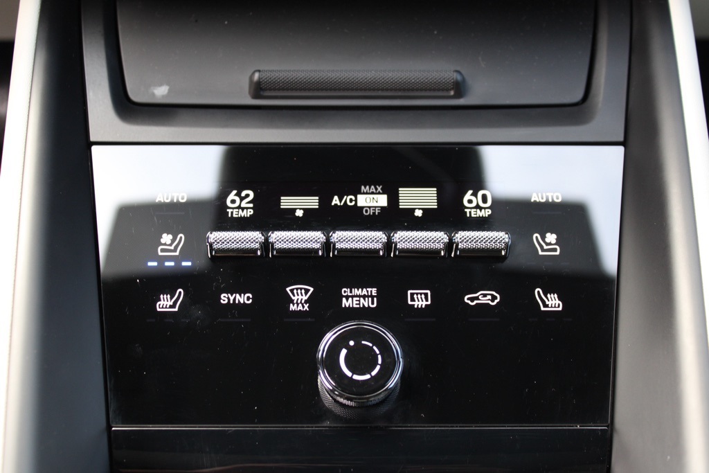 2024 Porsche Macan Electric 4 photo 30