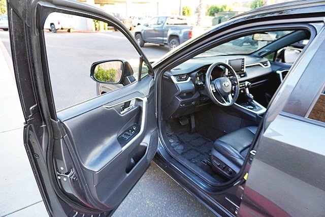 Used 2020  Toyota XSE image 34