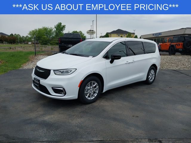 2025 Chrysler Pacifica photo 5