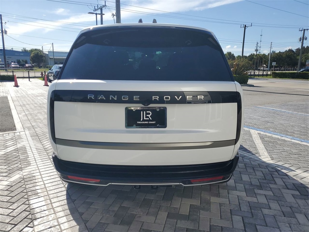 2025 Land Rover Range Rover SE photo 4