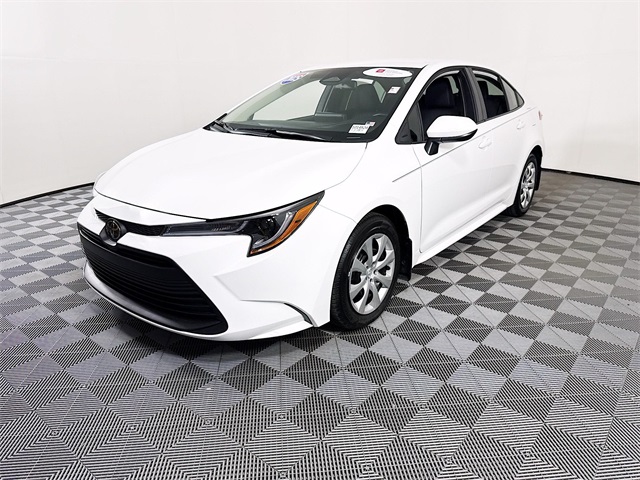 2025 Toyota Corolla LE photo 3