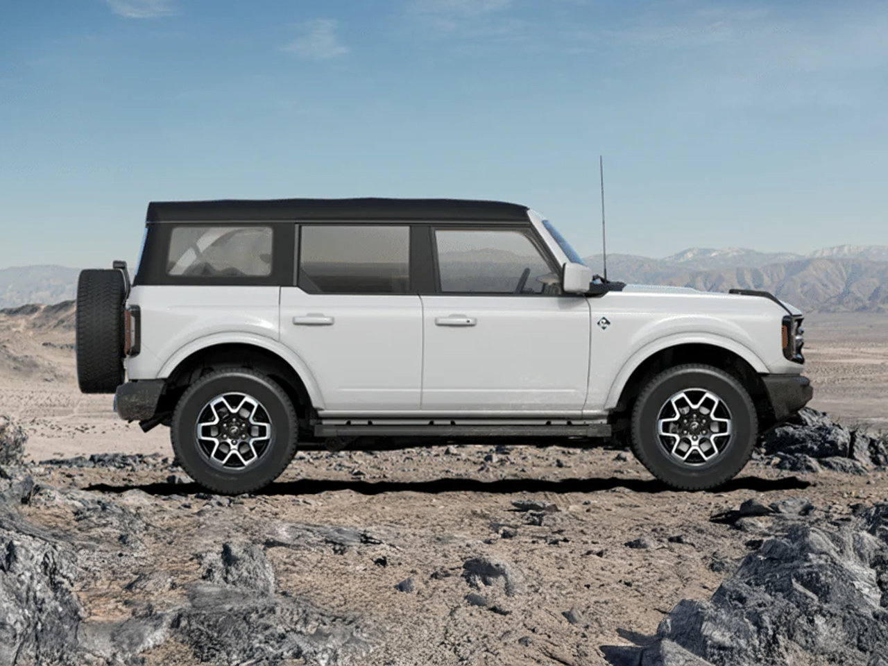 2025 Ford Bronco Outer Banks photo 2
