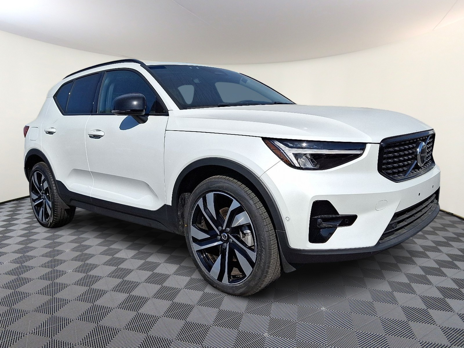 2023 Volvo XC40 Plus