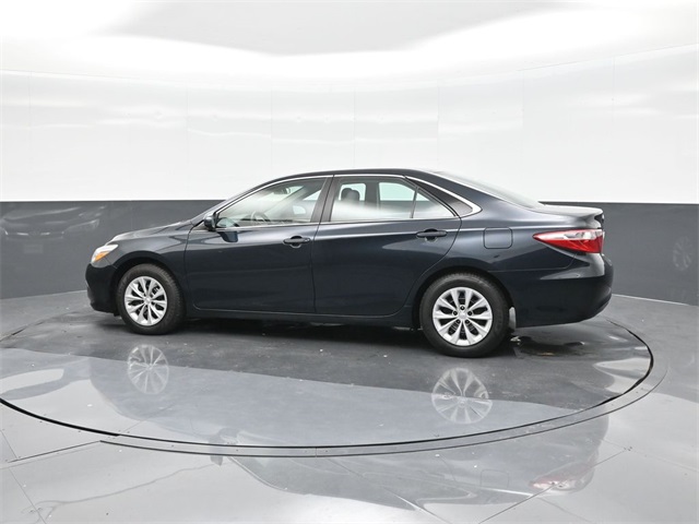 2016 Toyota Camry LE photo 5