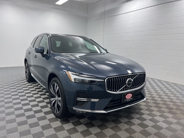 2023 Volvo XC60 Plus's photo