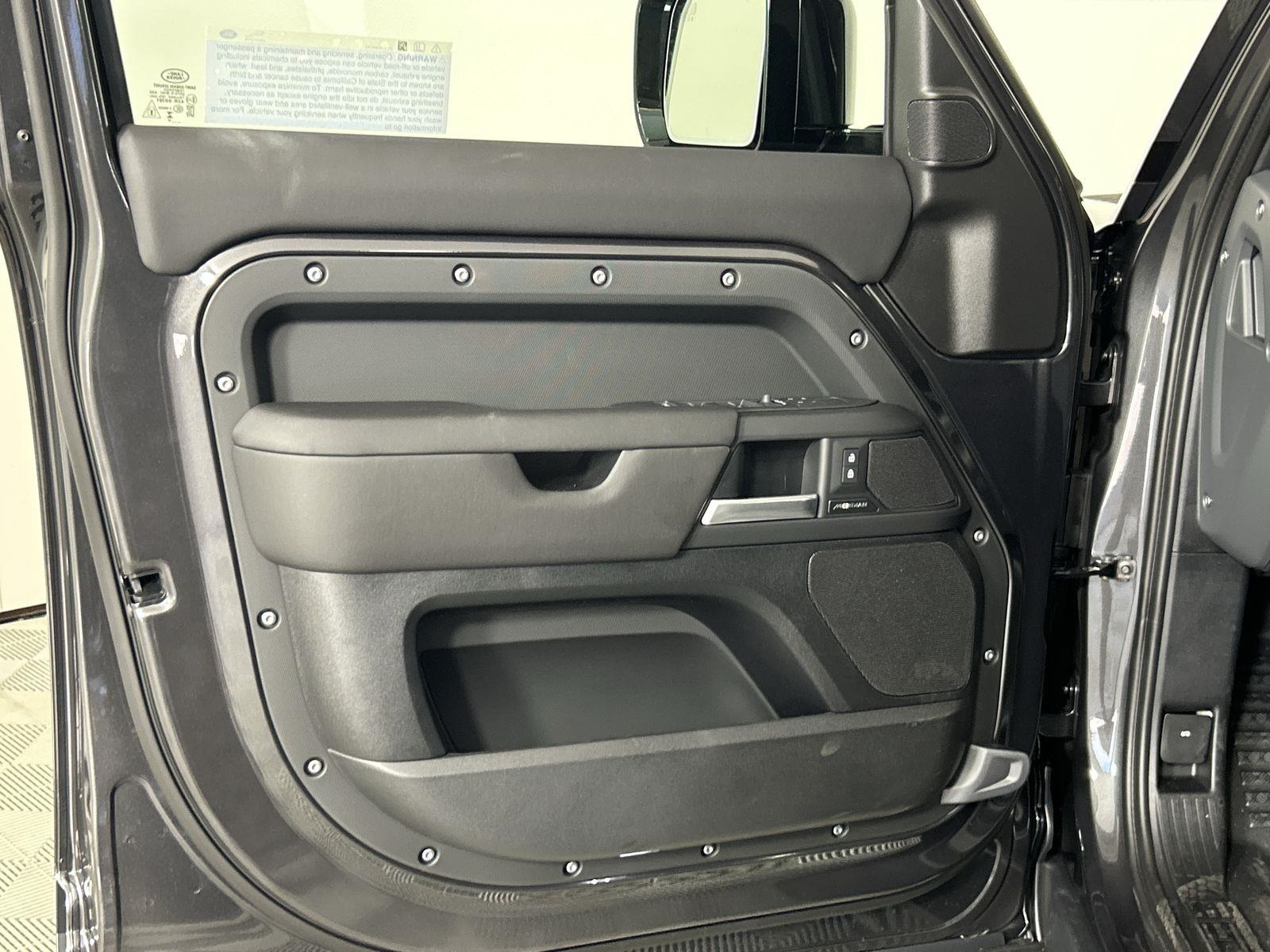 2025 Land Rover Defender 110 S photo 20