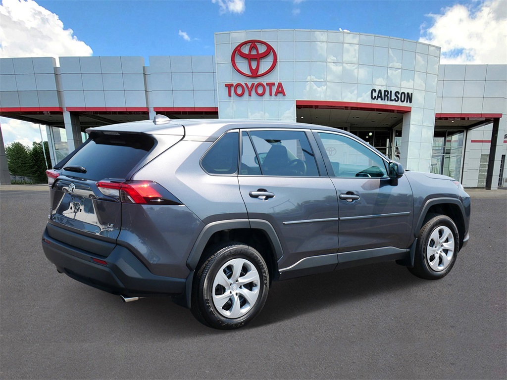 2022 Toyota RAV4 LE photo 3