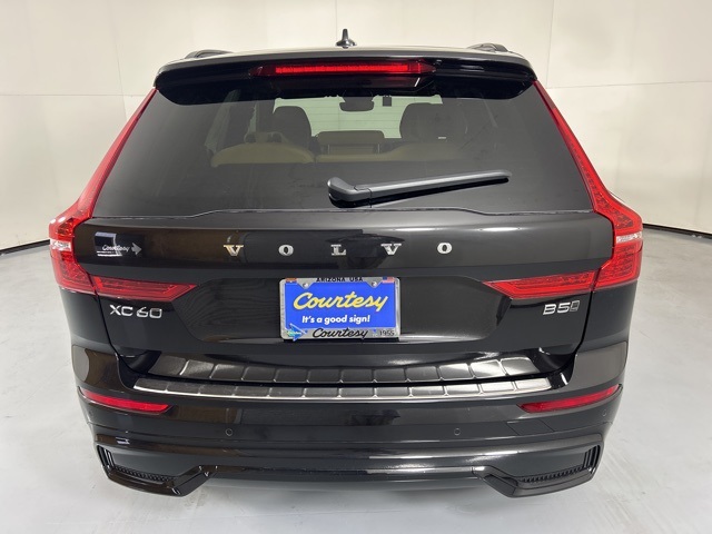 2025 Volvo XC60 B5 photo 6