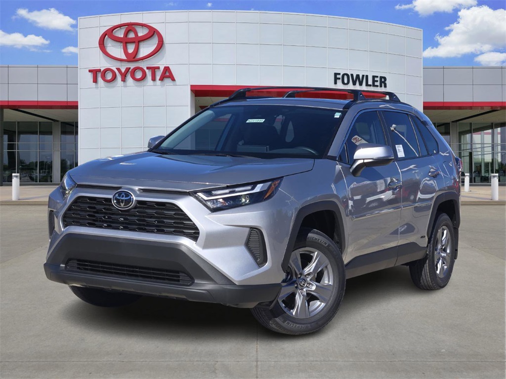 2025 Toyota RAV4 XLE's photo