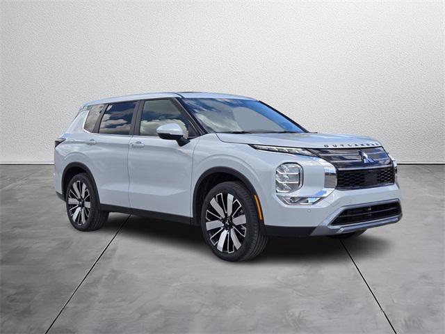 2025 Mitsubishi Outlander SE's photo