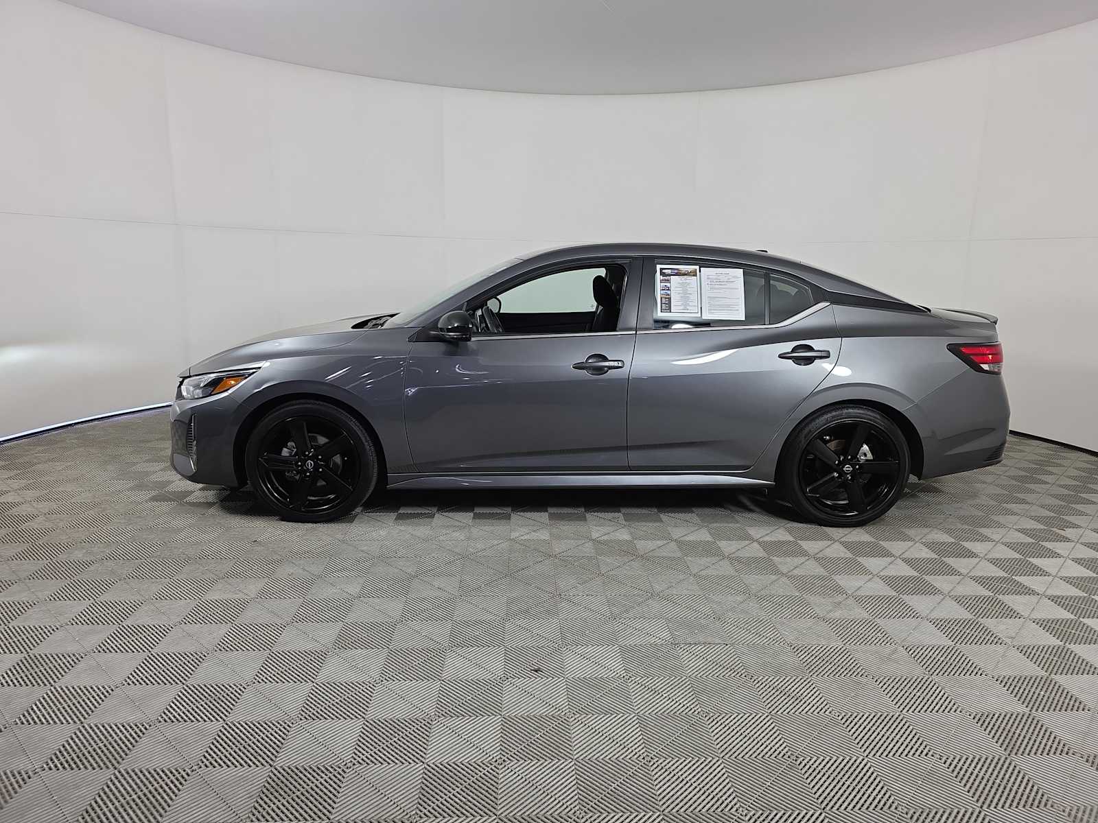 2024 Nissan Sentra SR photo 3