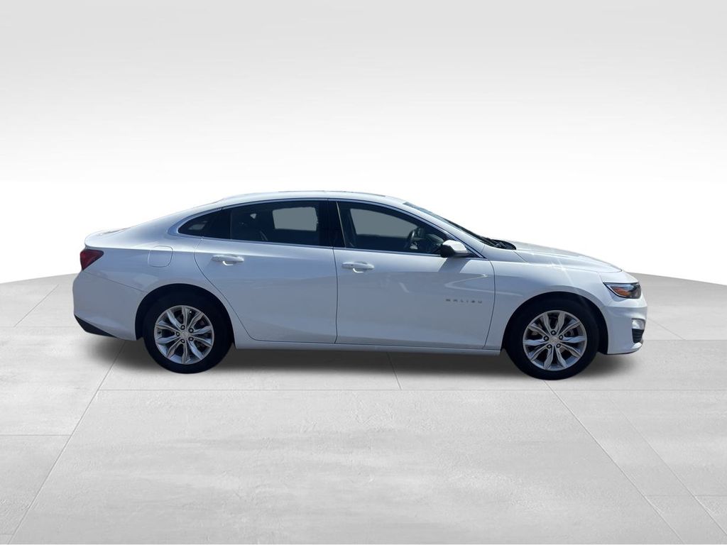 2024 Chevrolet Malibu 1LT photo 2