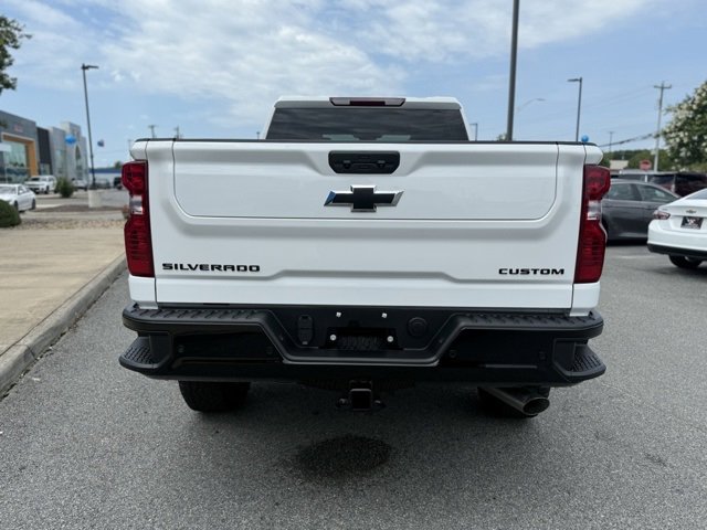 2025 Chevrolet Silverado 2500HD Custom photo 4