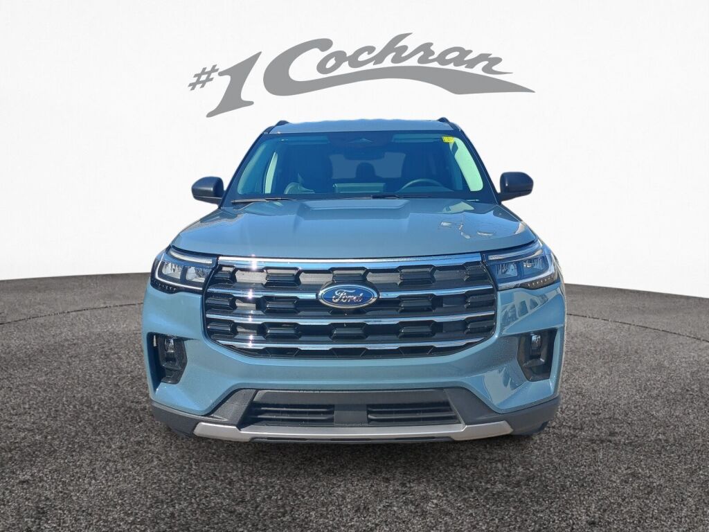 2025 Ford Explorer photo 2