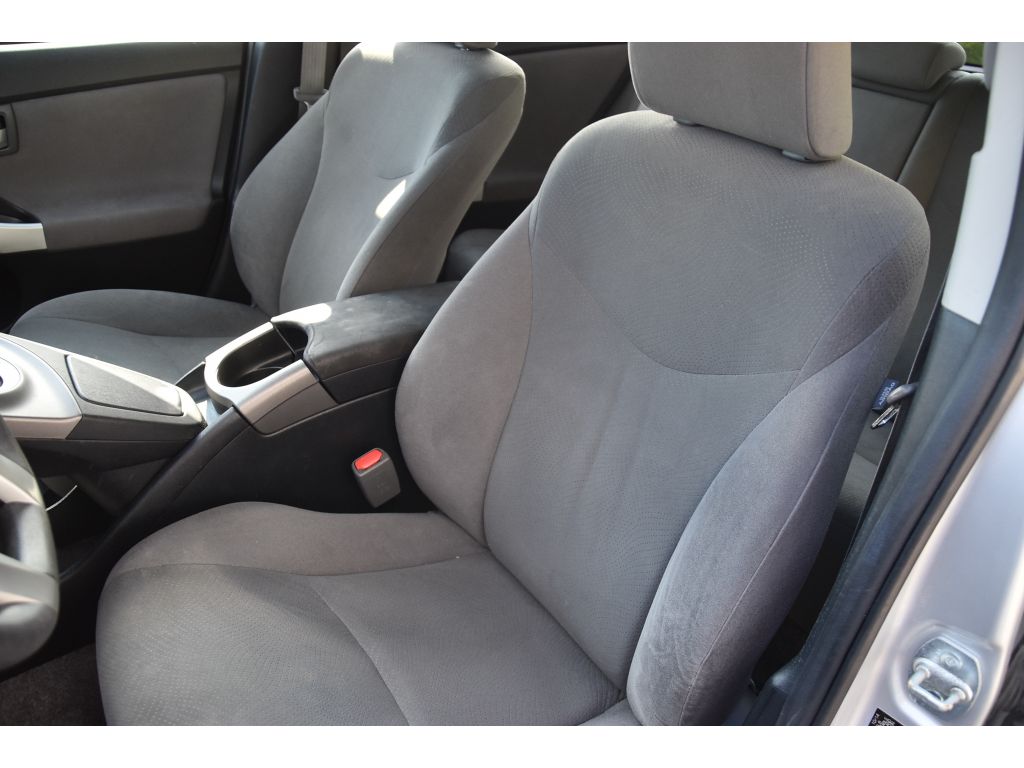 2015 Toyota Prius Two photo 14