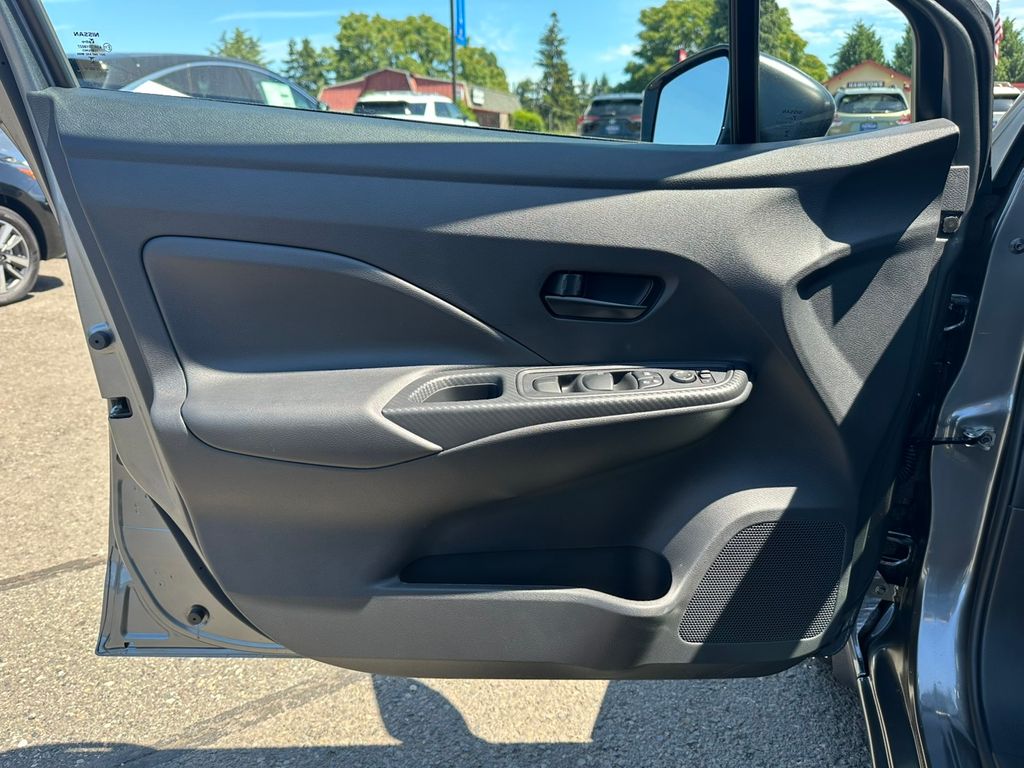 2025 Nissan Versa 1.6 S photo 12