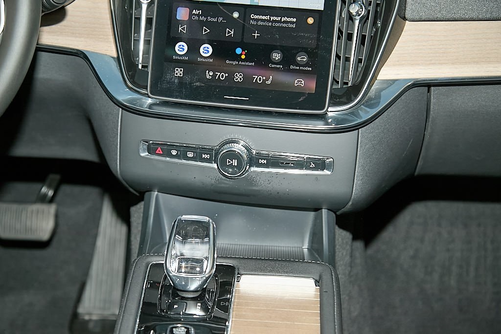 2025 VOLVO XC90 - Image 27