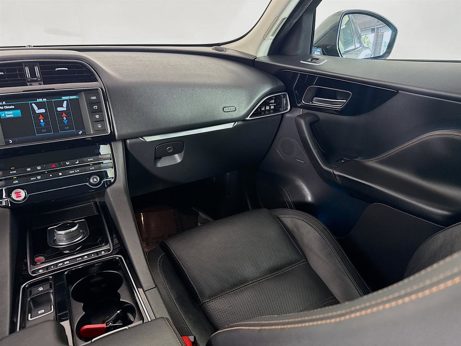 2018 Jaguar F-PACE Prestige photo 25