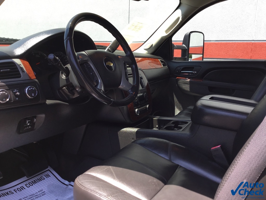 2011 Chevrolet Silverado 3500HD LTZ photo 20