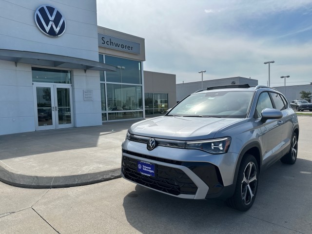 2025 Volkswagen Taos SEL photo 2