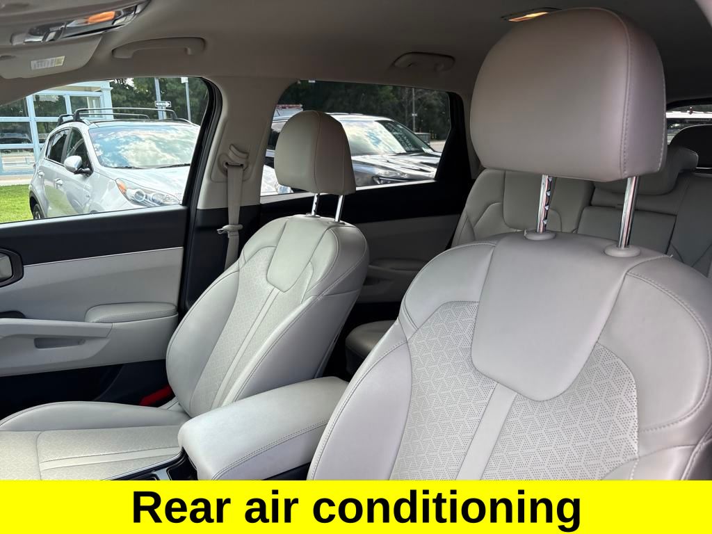 2022 Kia Sorento S photo 11