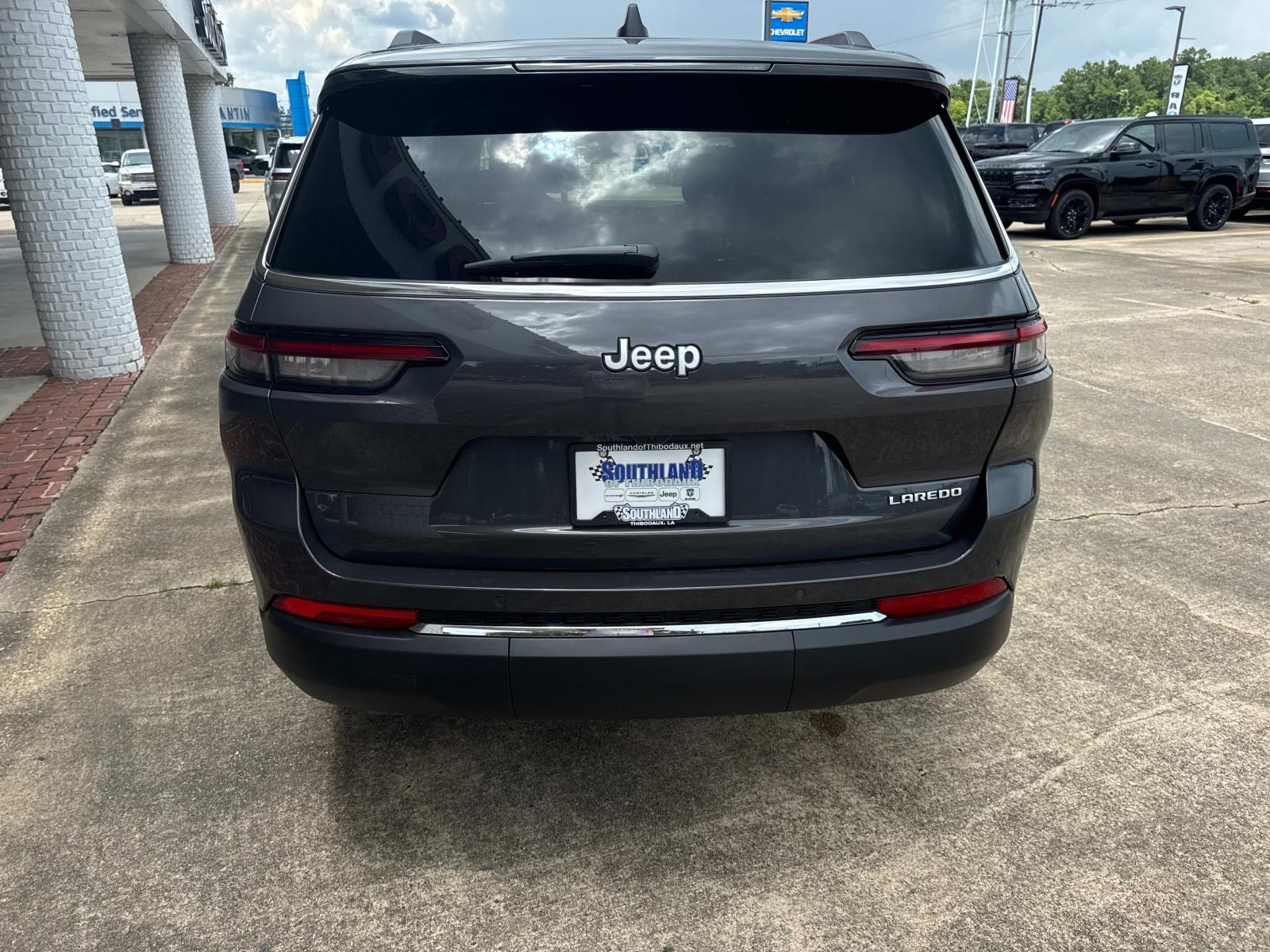 2025 Jeep Grand Cherokee Laredo X photo 3