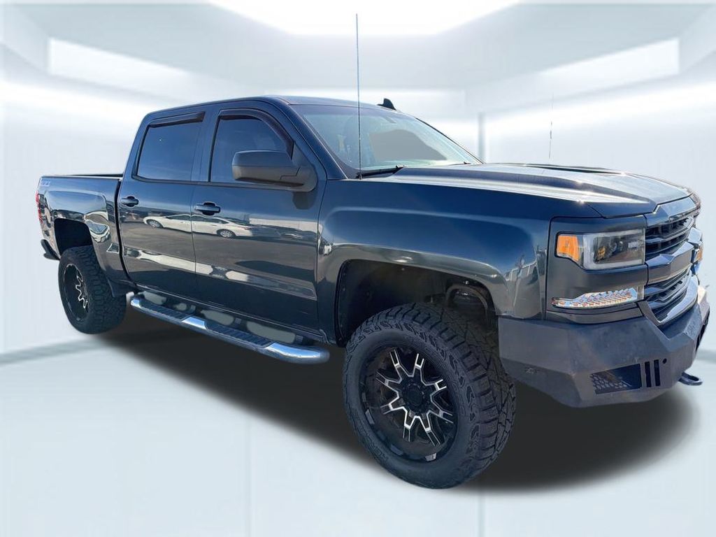 2017 Chevrolet Silverado 1500 LT photo 4