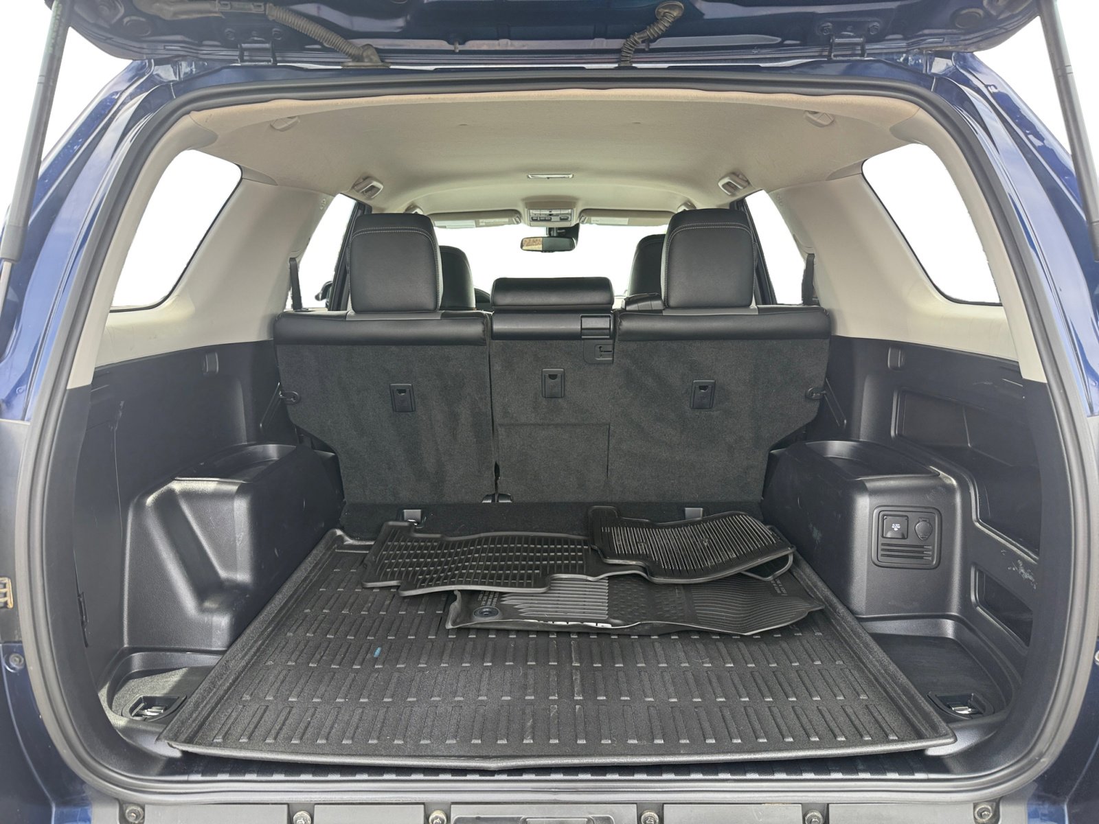 2020 Toyota 4Runner SR5 Premium photo 16