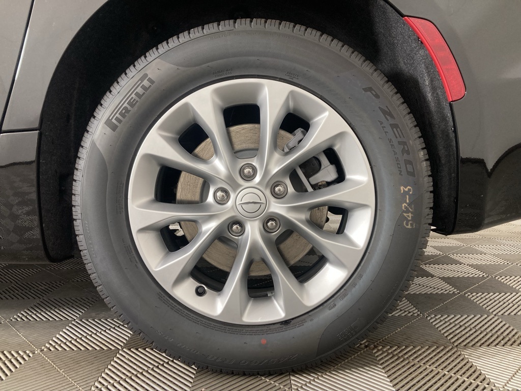 2025 Chrysler Pacifica photo 16