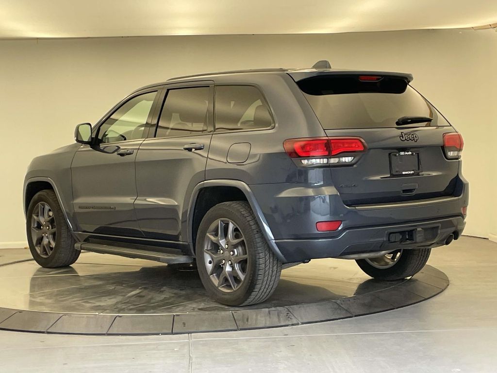 2021 Jeep Grand Cherokee Anniversary Edition photo 3