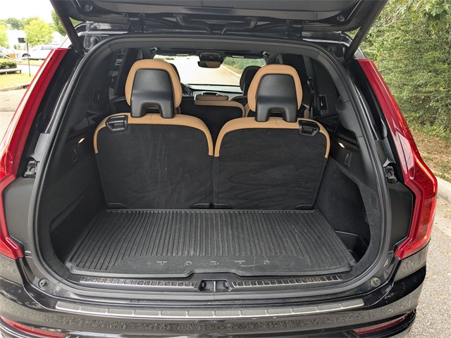 2016 Volvo XC90 T6 Momentum photo 4