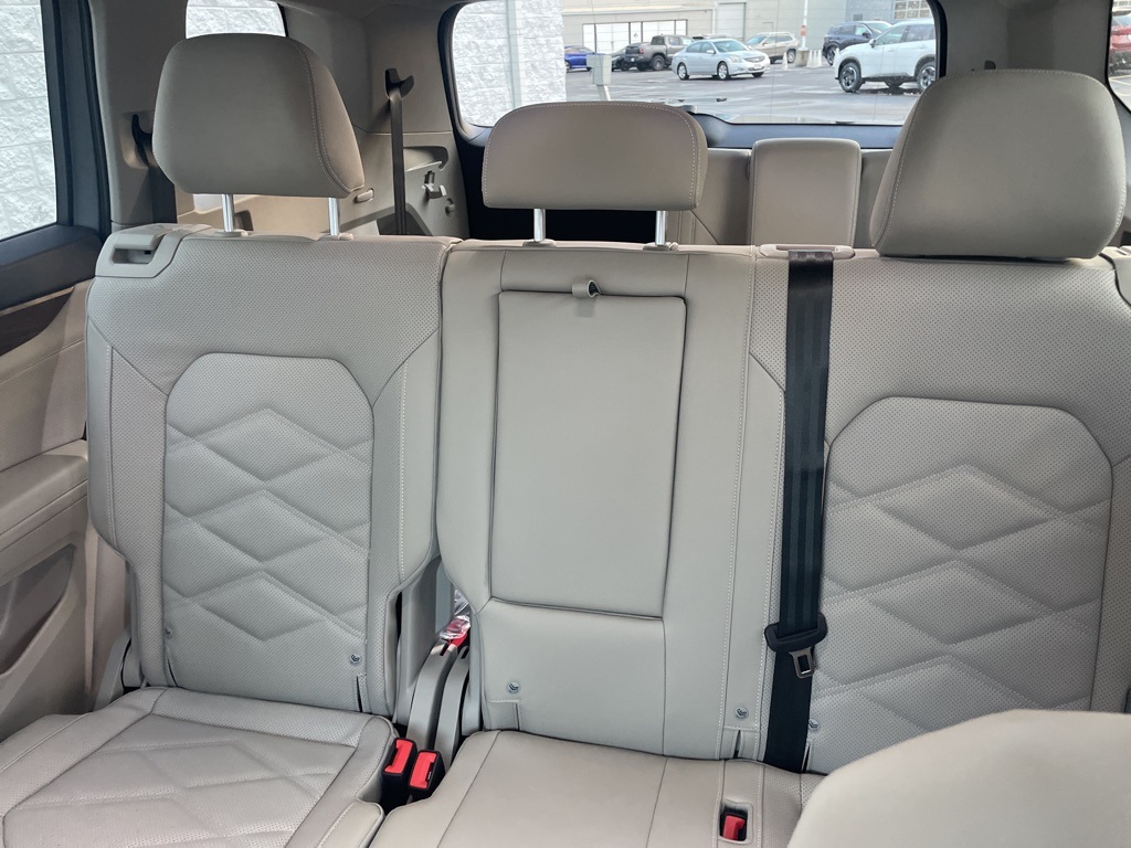 2026 Volkswagen Atlas SE photo 3