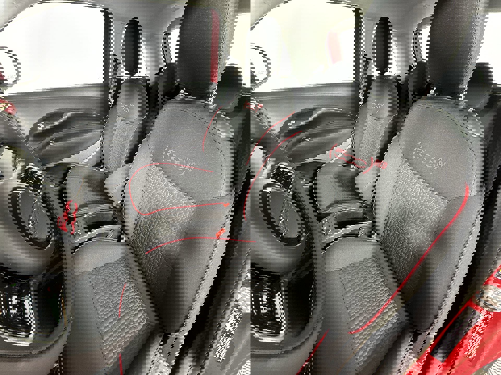 2024 Fiat 500e Red photo 11