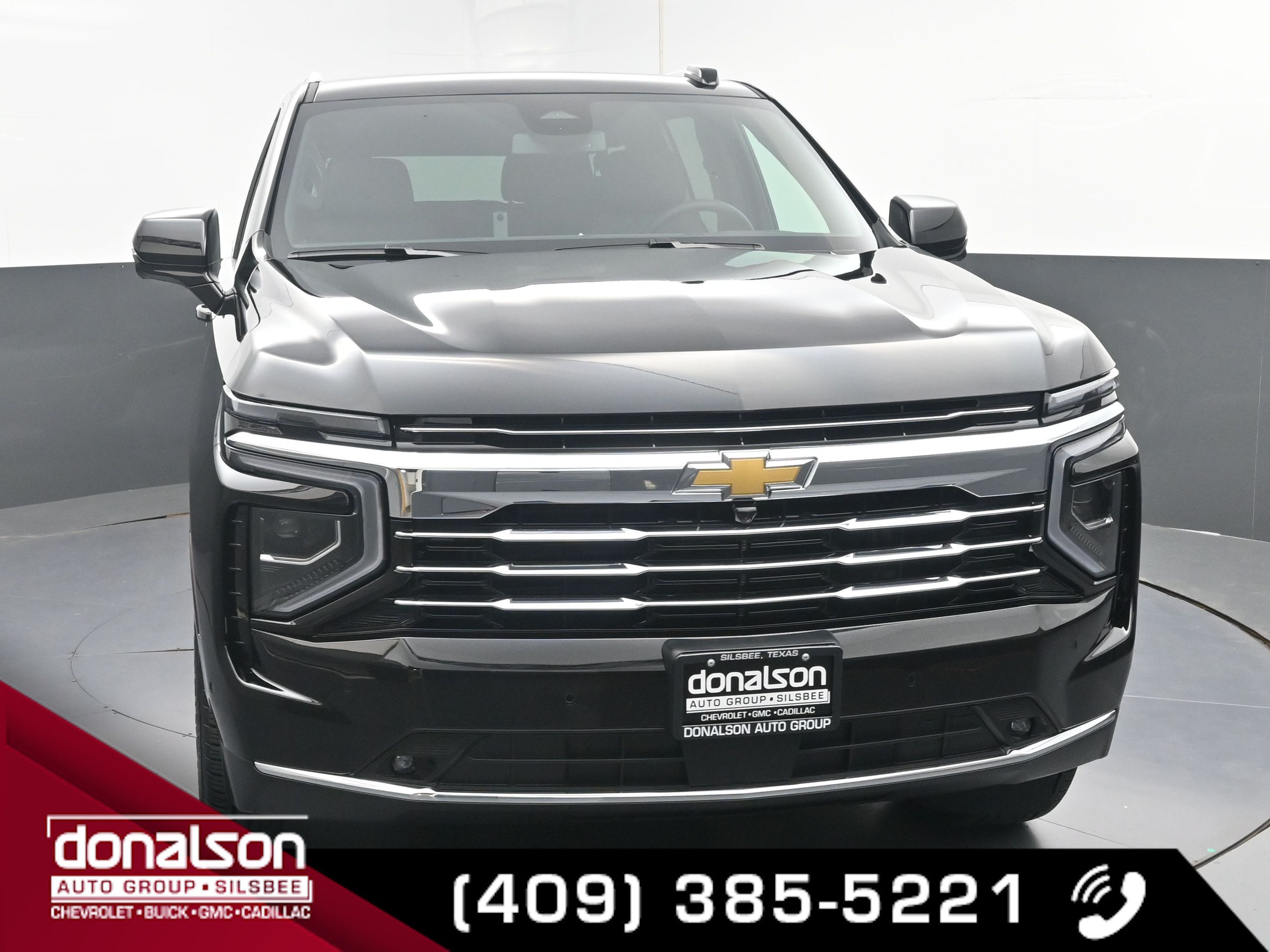 2026 Chevrolet Suburban LT photo 2