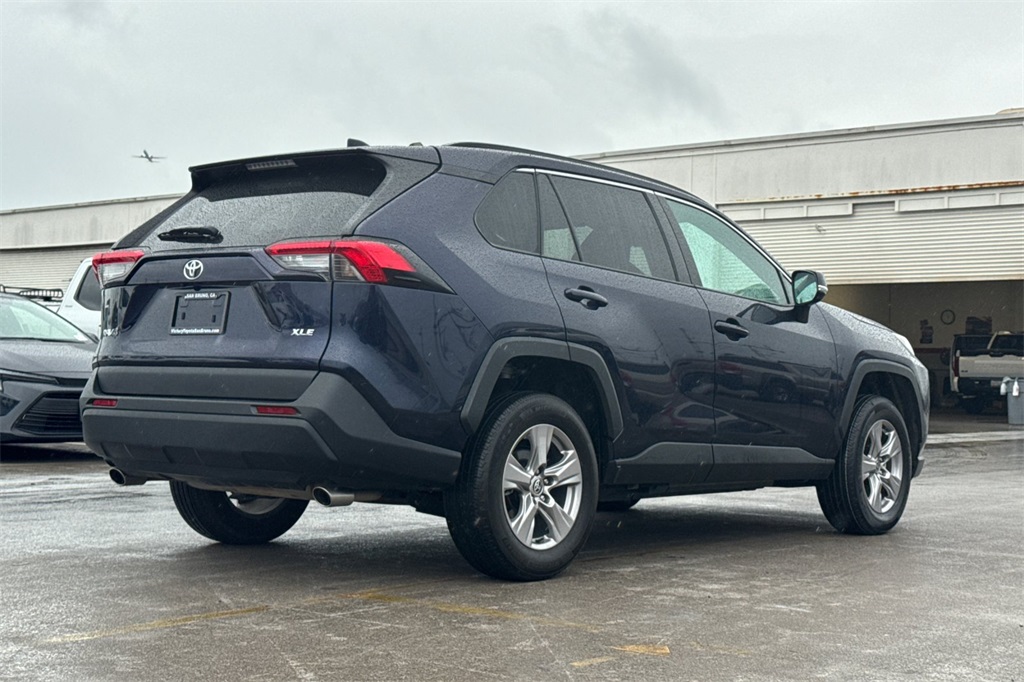 2023 Toyota RAV4 XLE photo 3