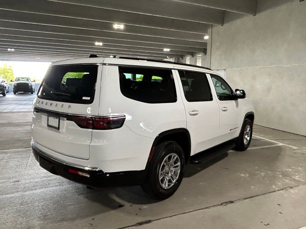 2024 Jeep Wagoneer Base photo 3