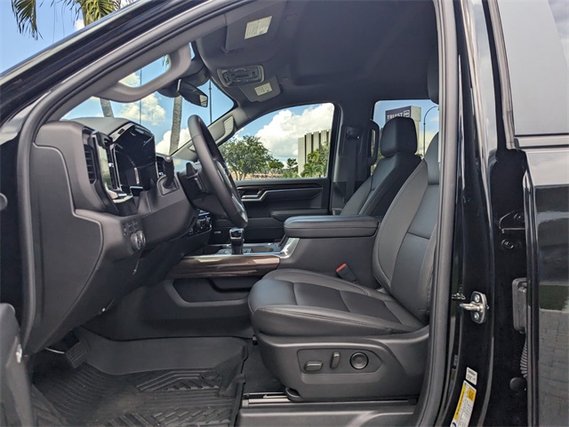 2025 Chevrolet Silverado 1500 RST photo 3