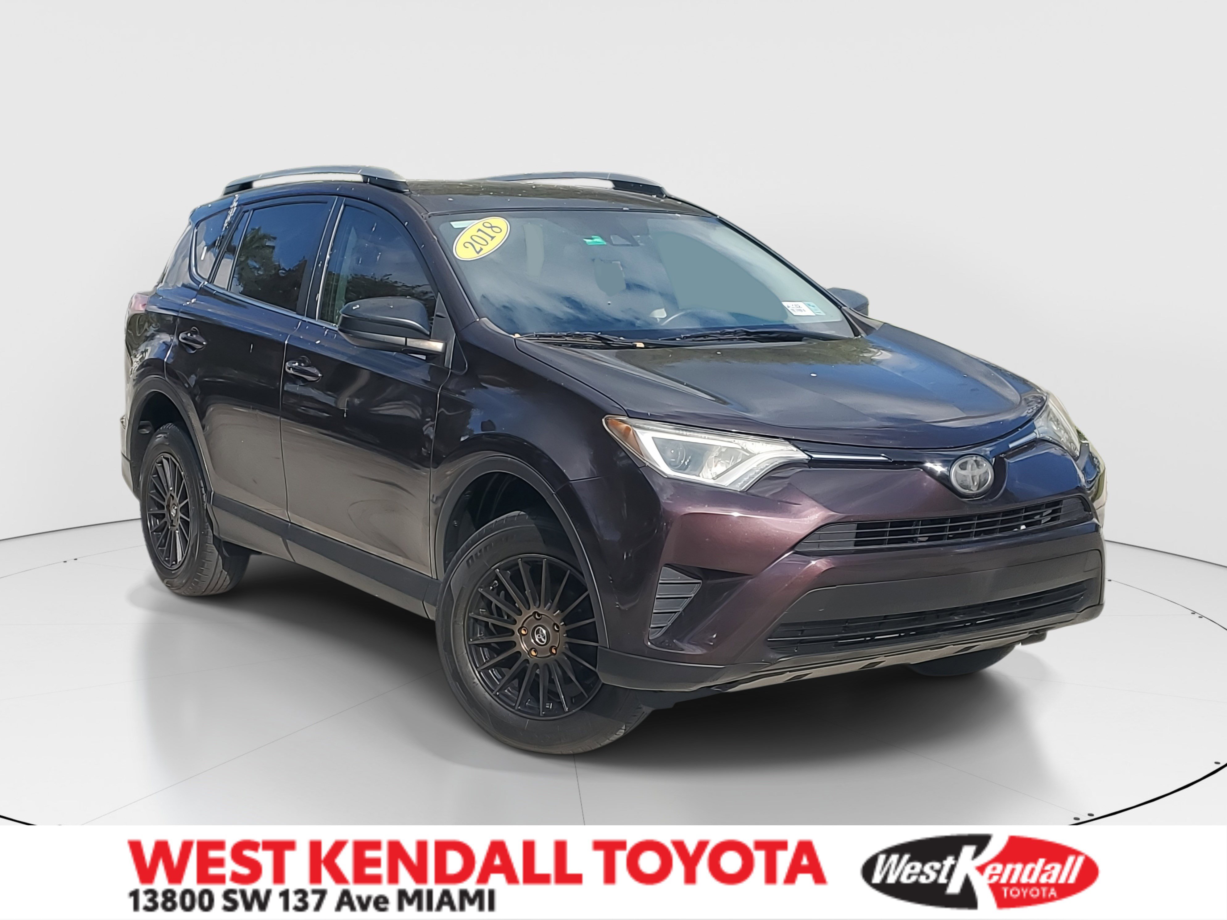 2018 Toyota RAV4 LE's photo