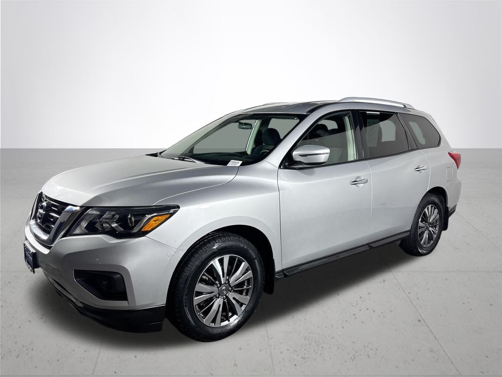 2019 Nissan Pathfinder S photo 2