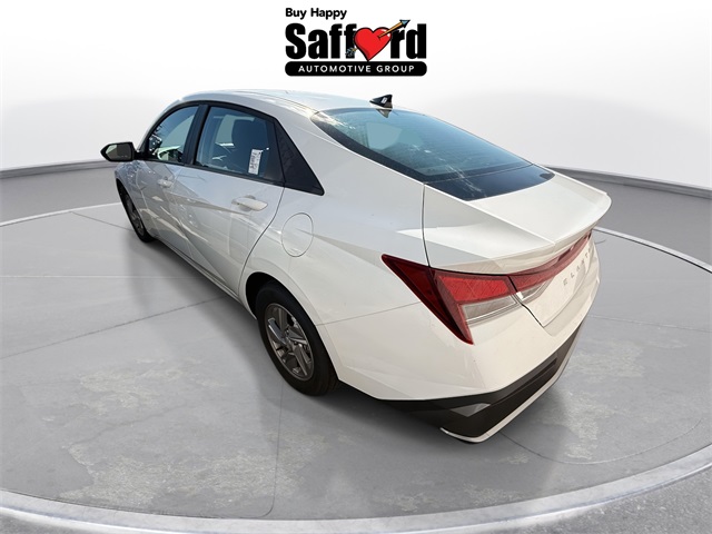 2025 Hyundai Elantra SE photo 3