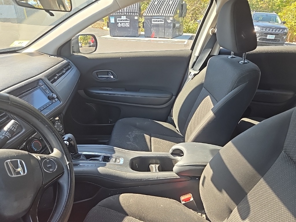 2017 Honda HR-V LX photo 9