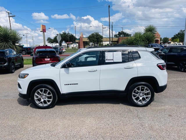 2024 Jeep Compass Latitude Lux photo 2