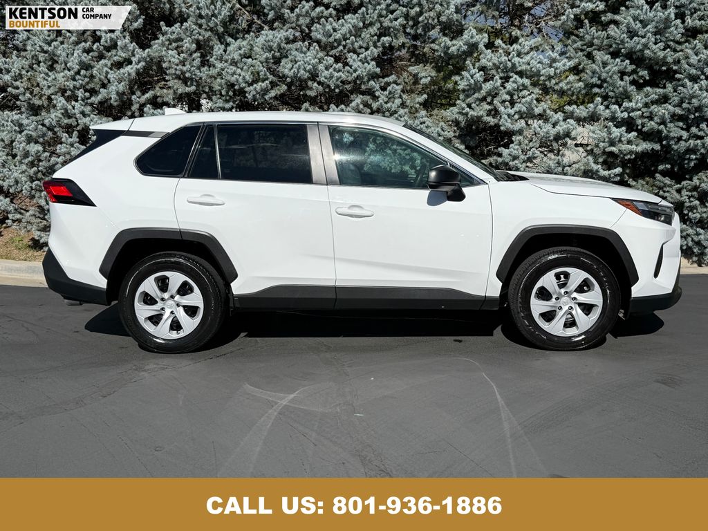 2024 Toyota RAV4 LE photo 9