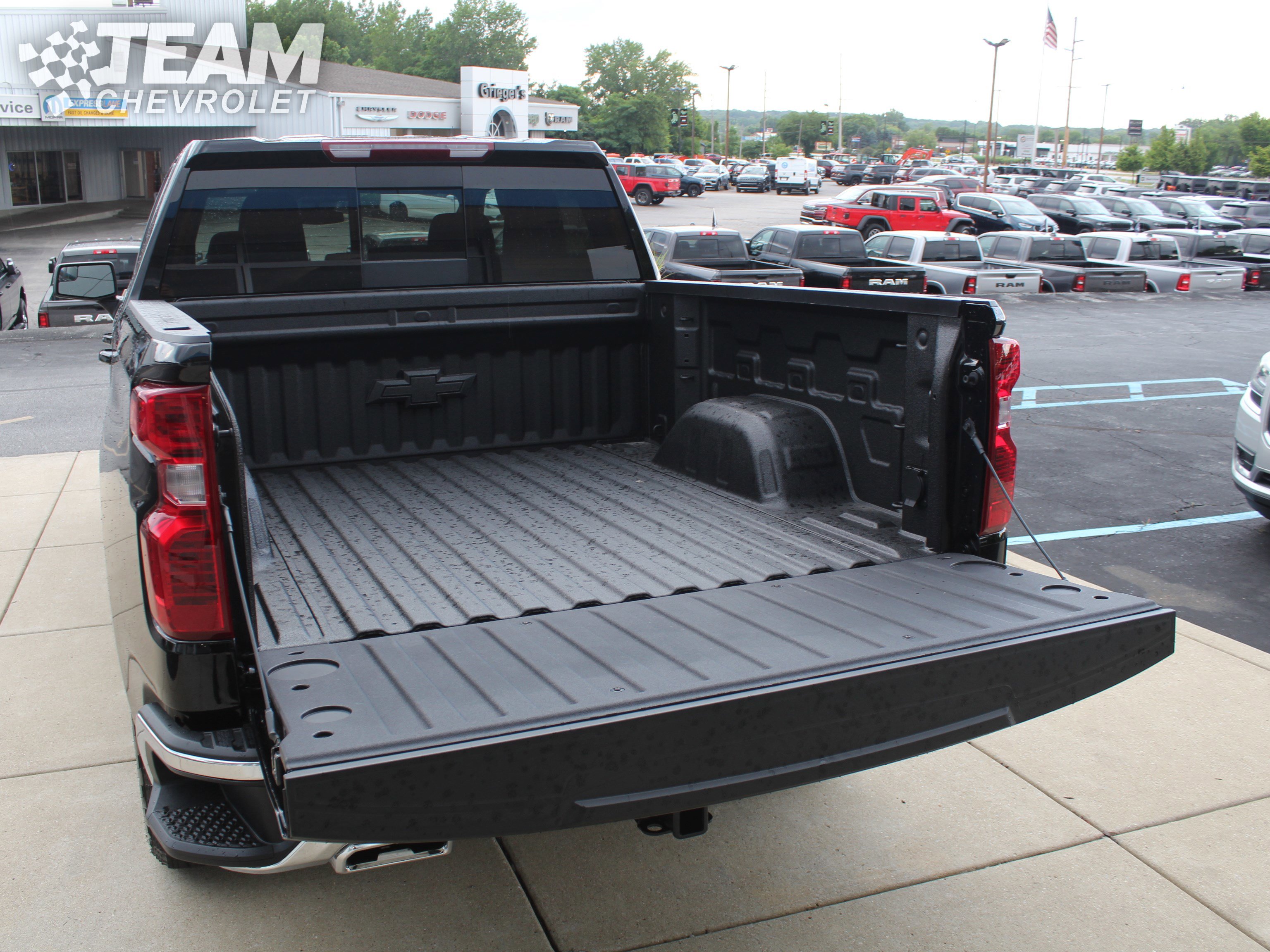 2025 Chevrolet Silverado 1500 LT photo 18