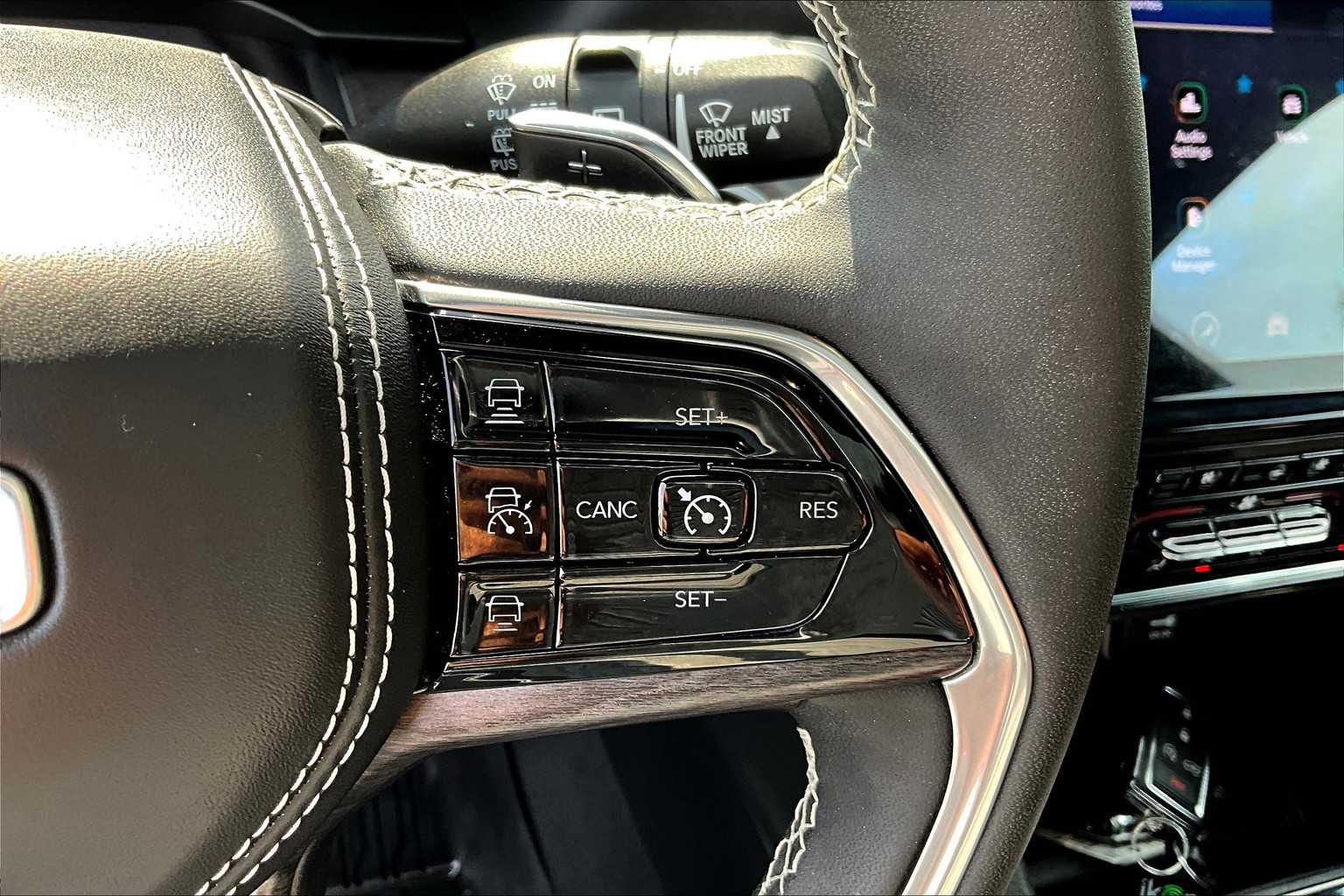 2023 Jeep Grand Cherokee Overland photo 21