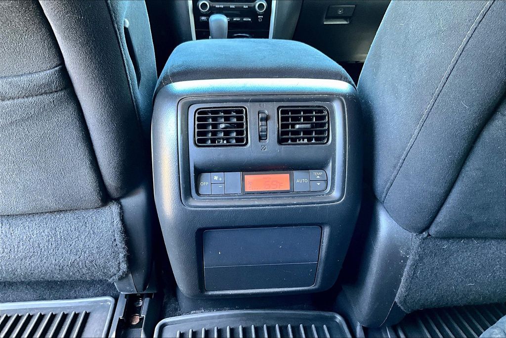 2015 Nissan Pathfinder S photo 12