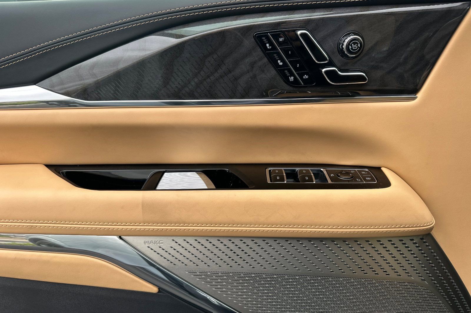 2025 Cadillac Escalade IQ Sport photo 9